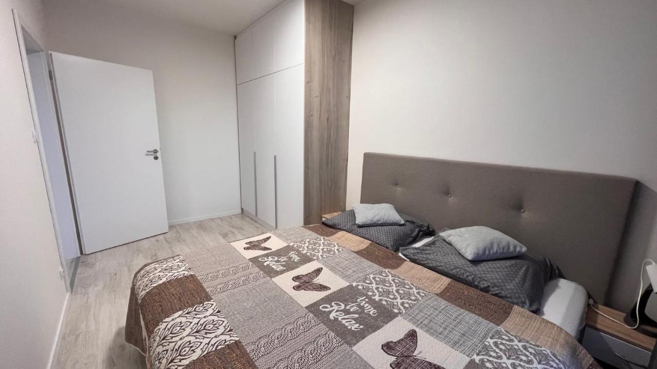 2 Room Apartment, With A View Of The Castle Братислава Екстериор снимка