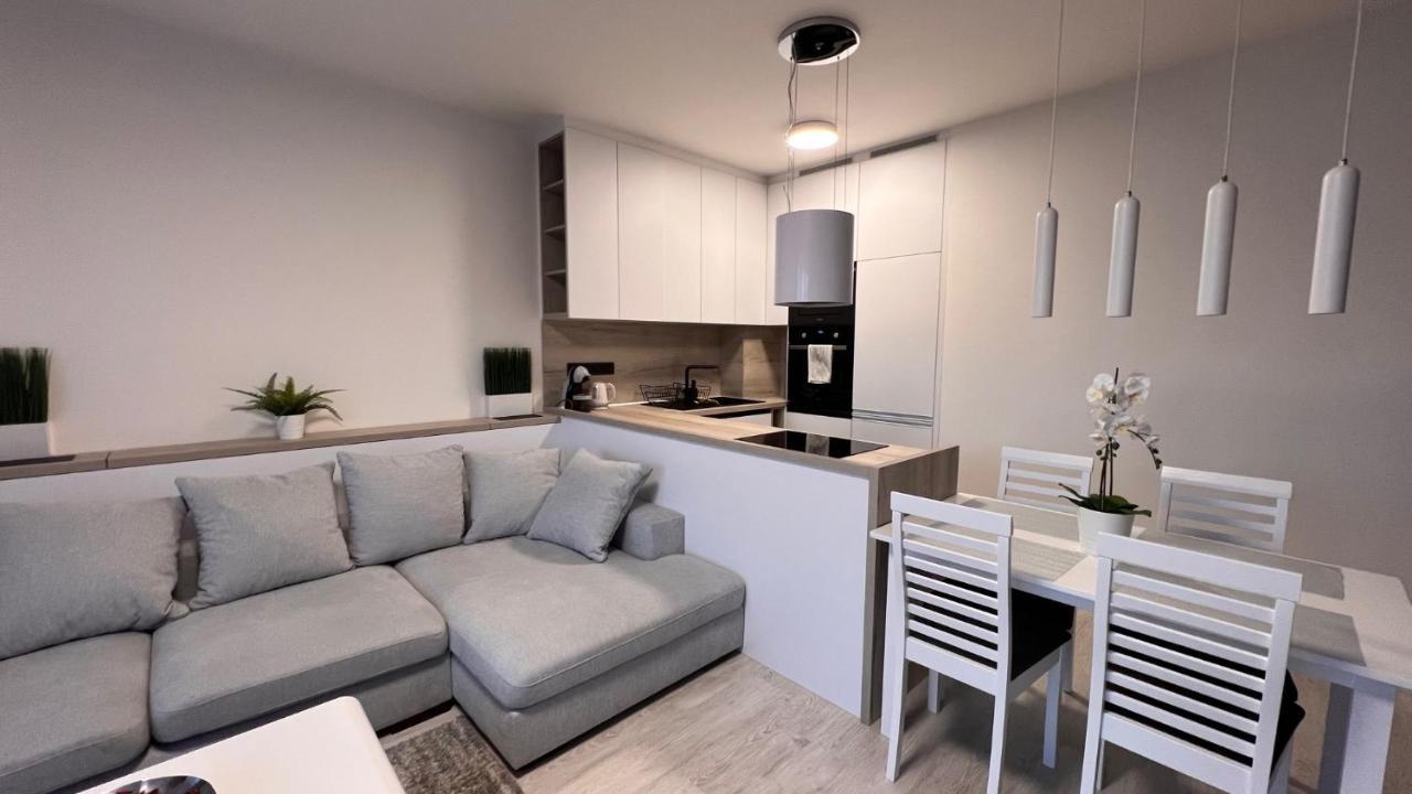 2 Room Apartment, With A View Of The Castle Братислава Екстериор снимка