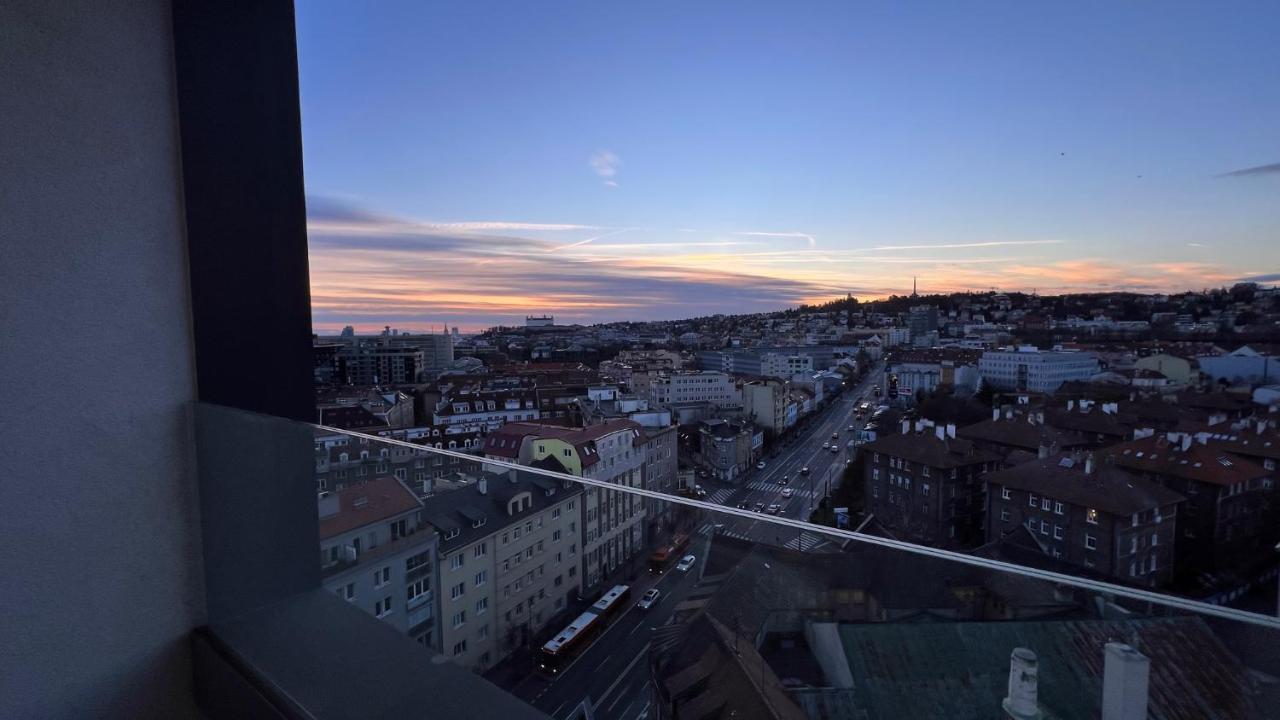 2 Room Apartment, With A View Of The Castle Братислава Екстериор снимка